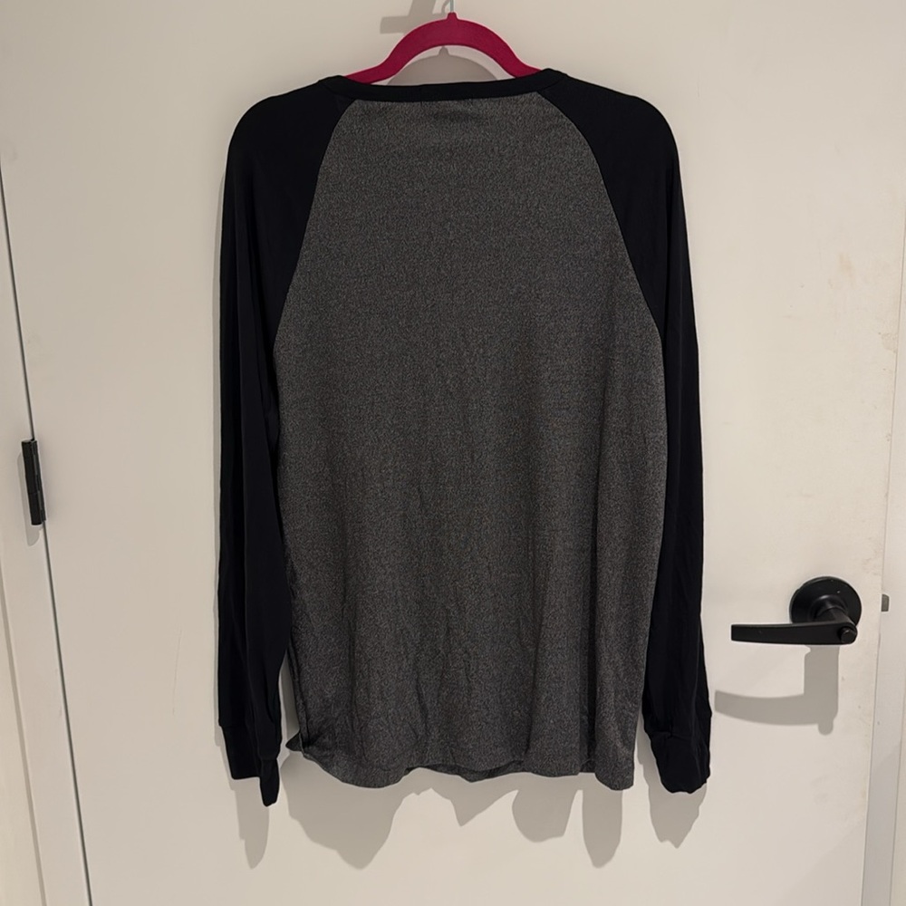Theory Black and Gray Long Sleeve Tee - Picture 5 of 5